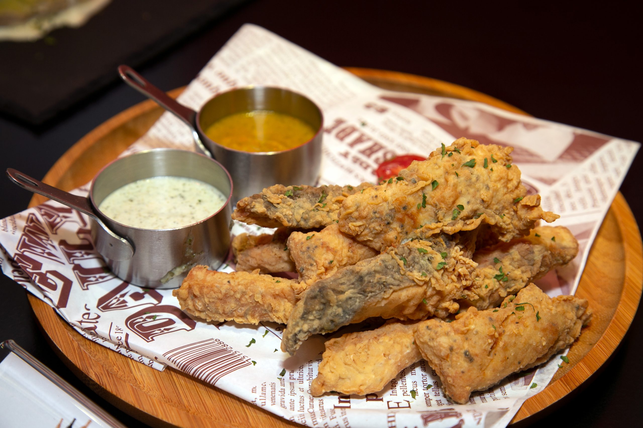 炸魚佐塔塔及主廚特製秘魯黃辣椒醬